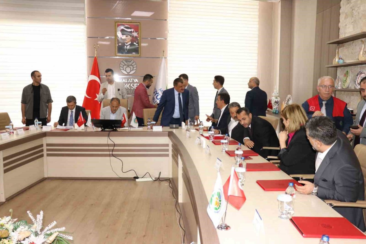 Bakan Özhaseki Malatya’da incelemelerde bulundu