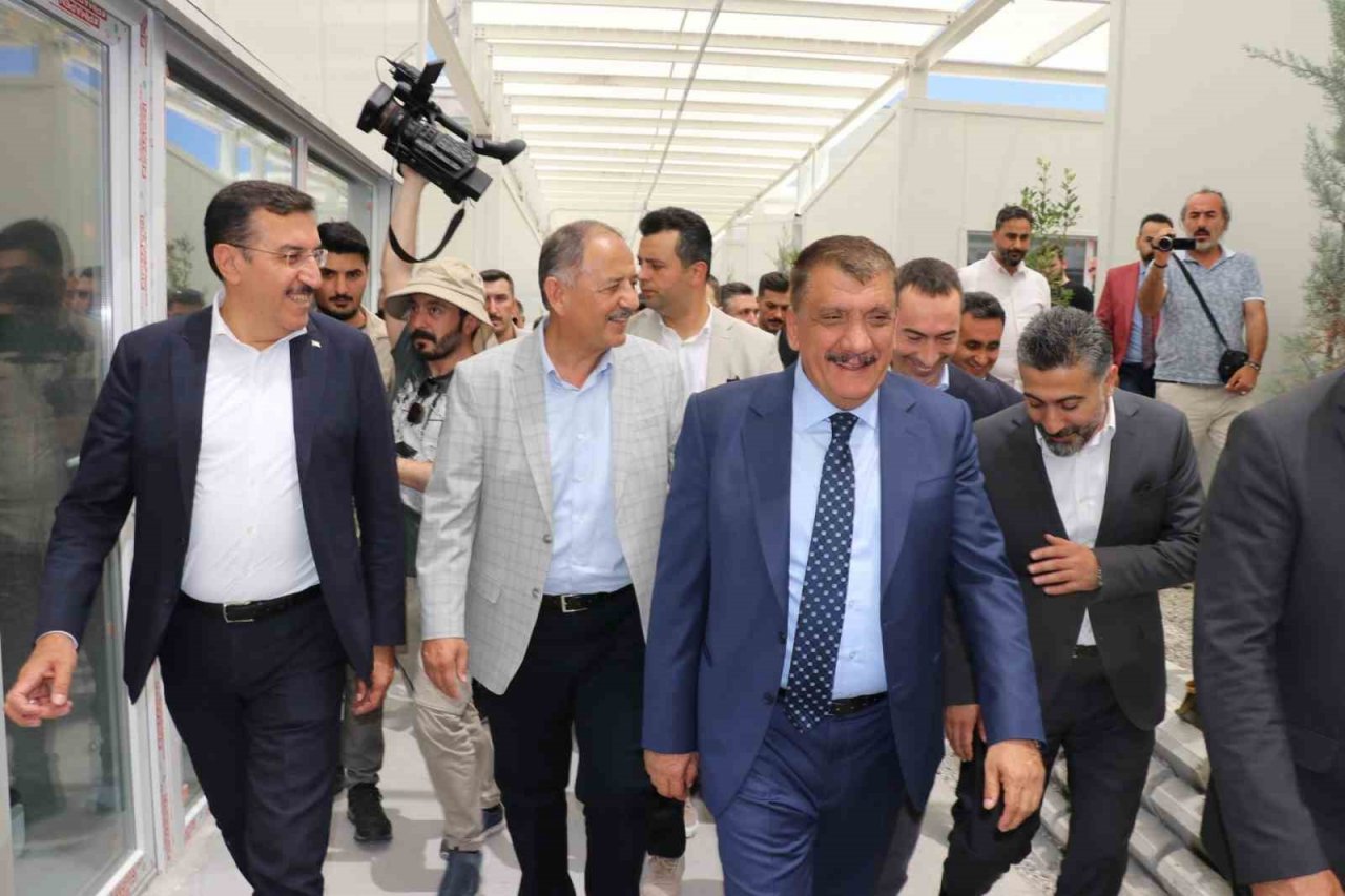 Bakan Özhaseki Malatya’da incelemelerde bulundu