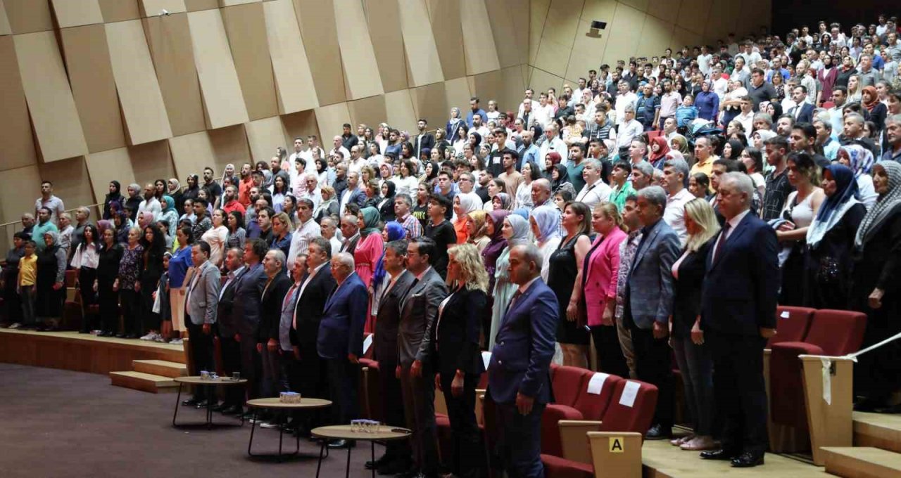 Denizli OSB Teknik Koleji gala gecesi renkli görüntülere sahne oldu