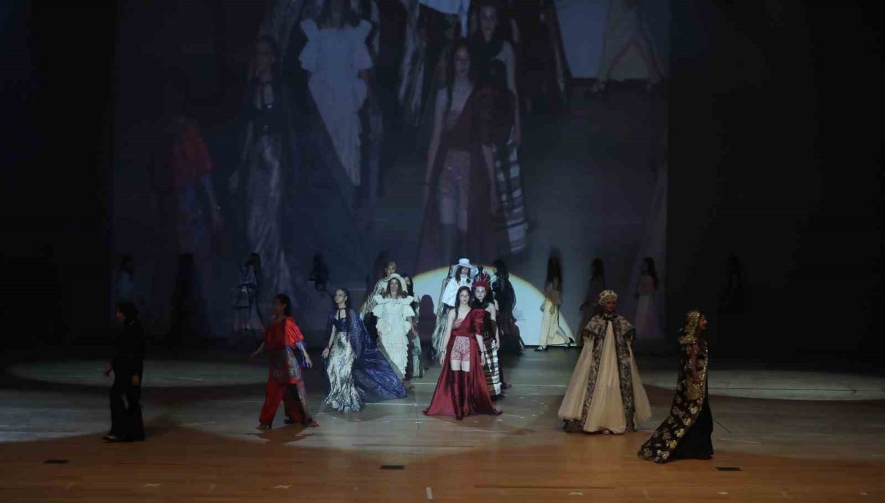 Denizli OSB Teknik Koleji gala gecesi renkli görüntülere sahne oldu