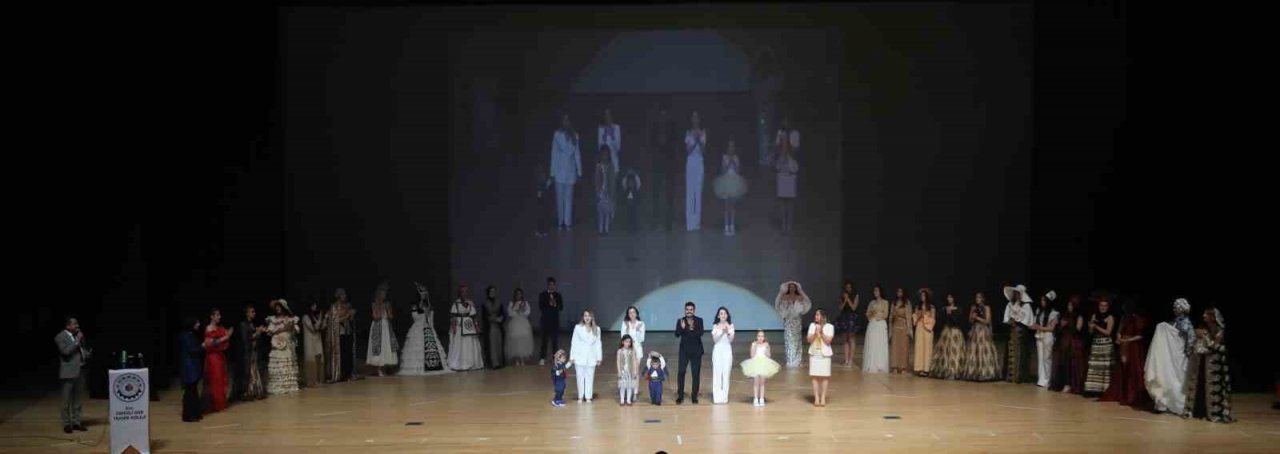 Denizli OSB Teknik Koleji gala gecesi renkli görüntülere sahne oldu