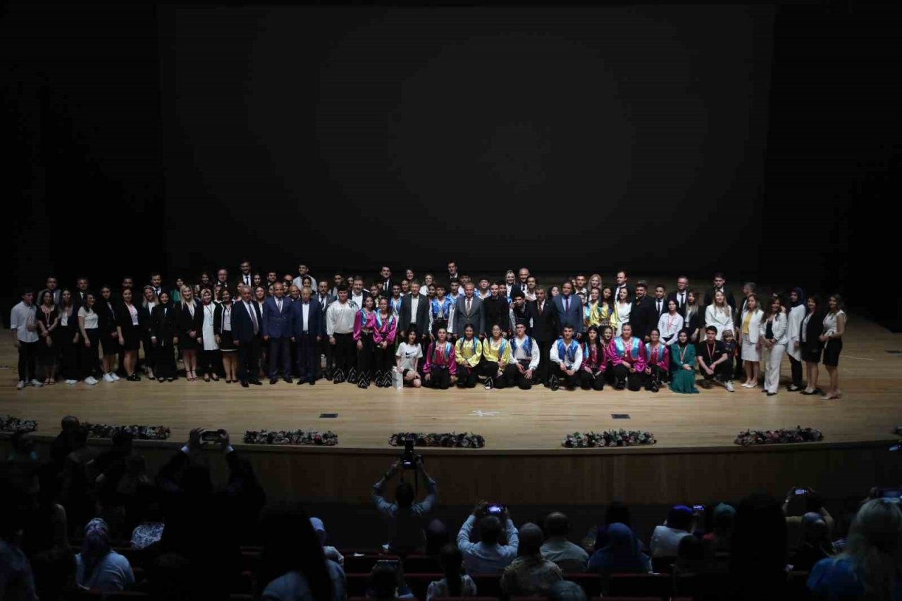 Denizli OSB Teknik Koleji gala gecesi renkli görüntülere sahne oldu