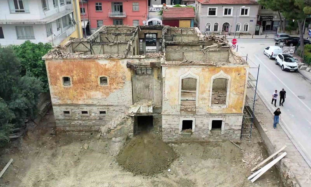 Tarihi yapı yeniden hayat buluyor