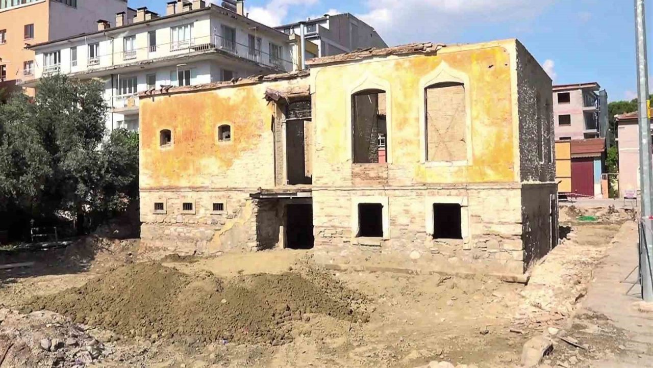 Tarihi yapı yeniden hayat buluyor