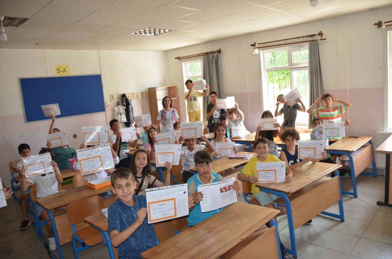 Didim’de öğrenciler karne sevinci yaşadı