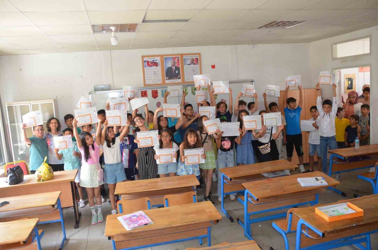 Didim’de öğrenciler karne sevinci yaşadı