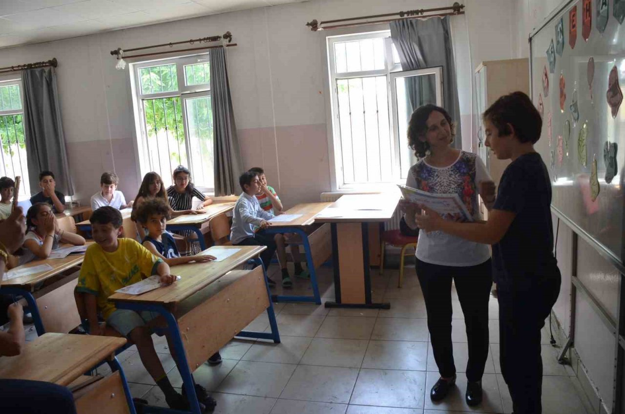 Didim’de öğrenciler karne sevinci yaşadı