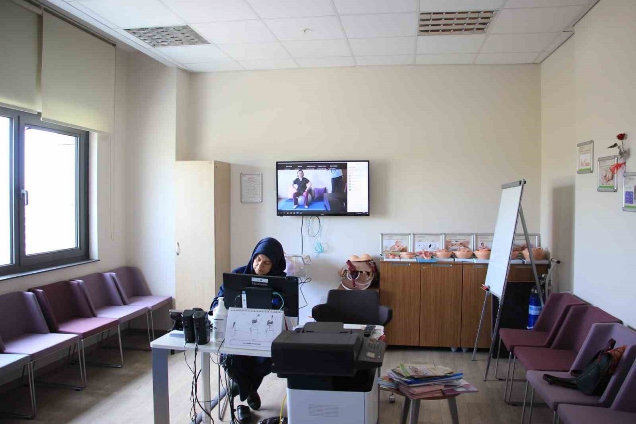 Elazığ’da gebe okulu uzaktan eğitim programı sürüyor