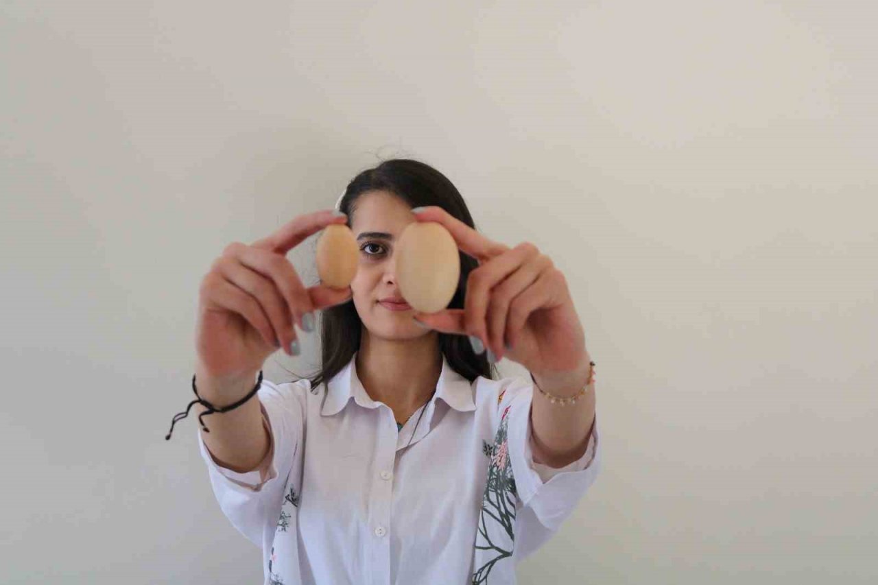 Elazığ’da tavuğun yaptığı mini yumurta şaşırttı