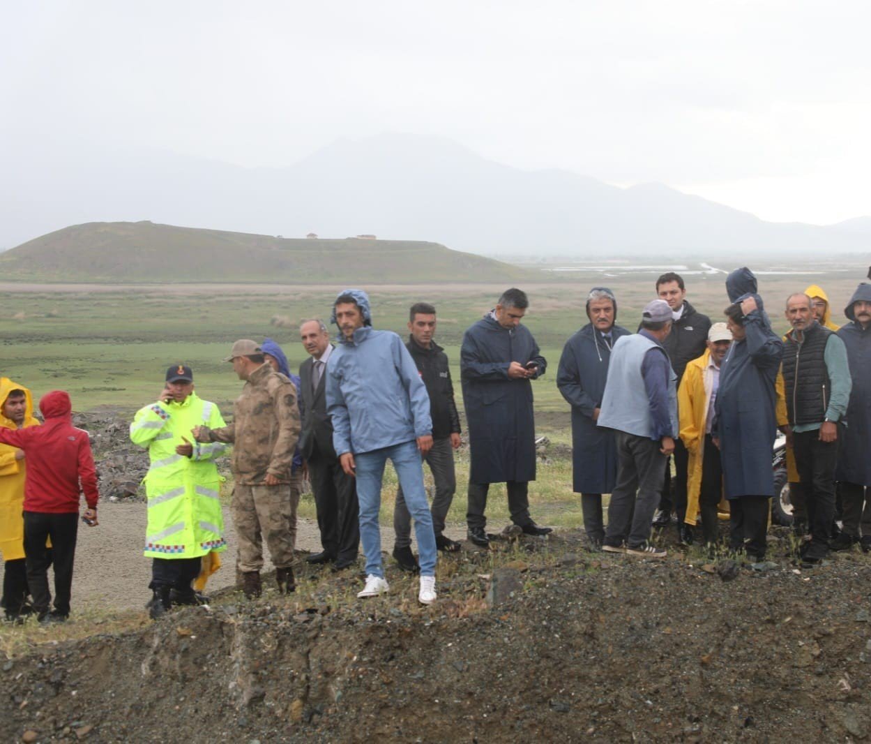Erzincan’da sağanak sonrası derelerden sel geldi