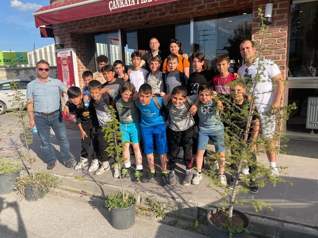 Gökmeydanspor’dan U13 takımına yemekli teşekkür