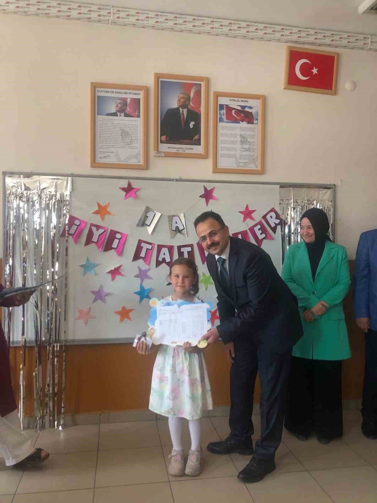 Gediz’de 7 bin 650 öğrenci karne aldı