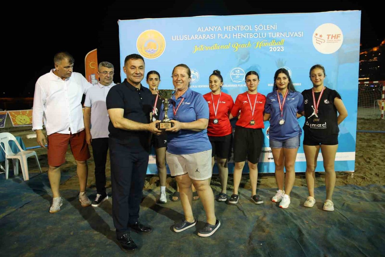 Kum da hentbol şöleni gerçekleştirildi
