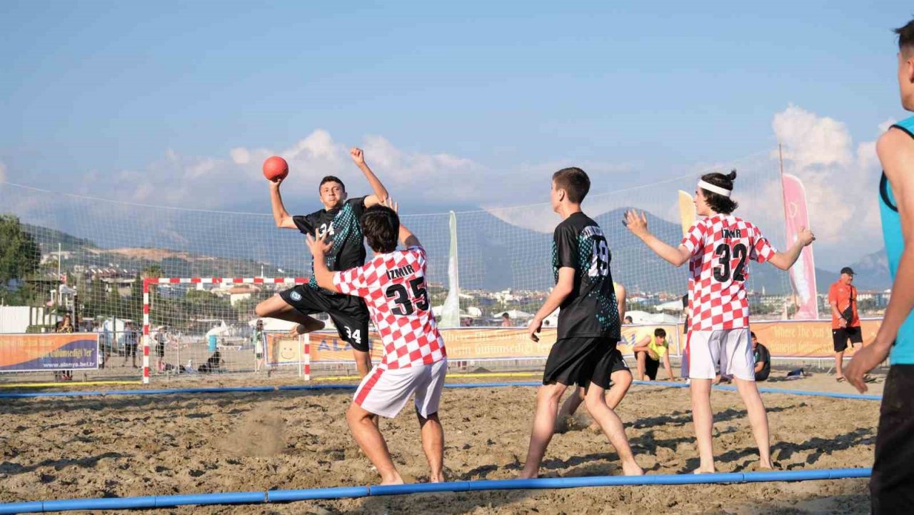 Kum da hentbol şöleni gerçekleştirildi