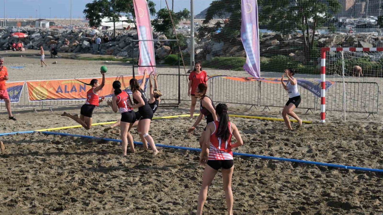 Kum da hentbol şöleni gerçekleştirildi