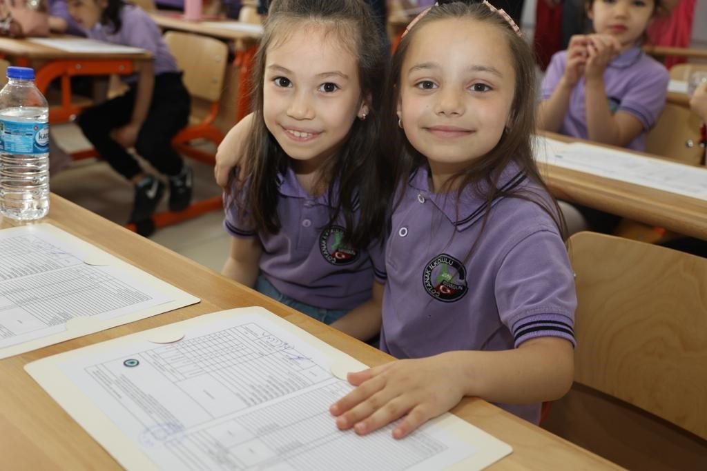 Giresun’da 65 bin öğrenci karne heyecanı yaşadı