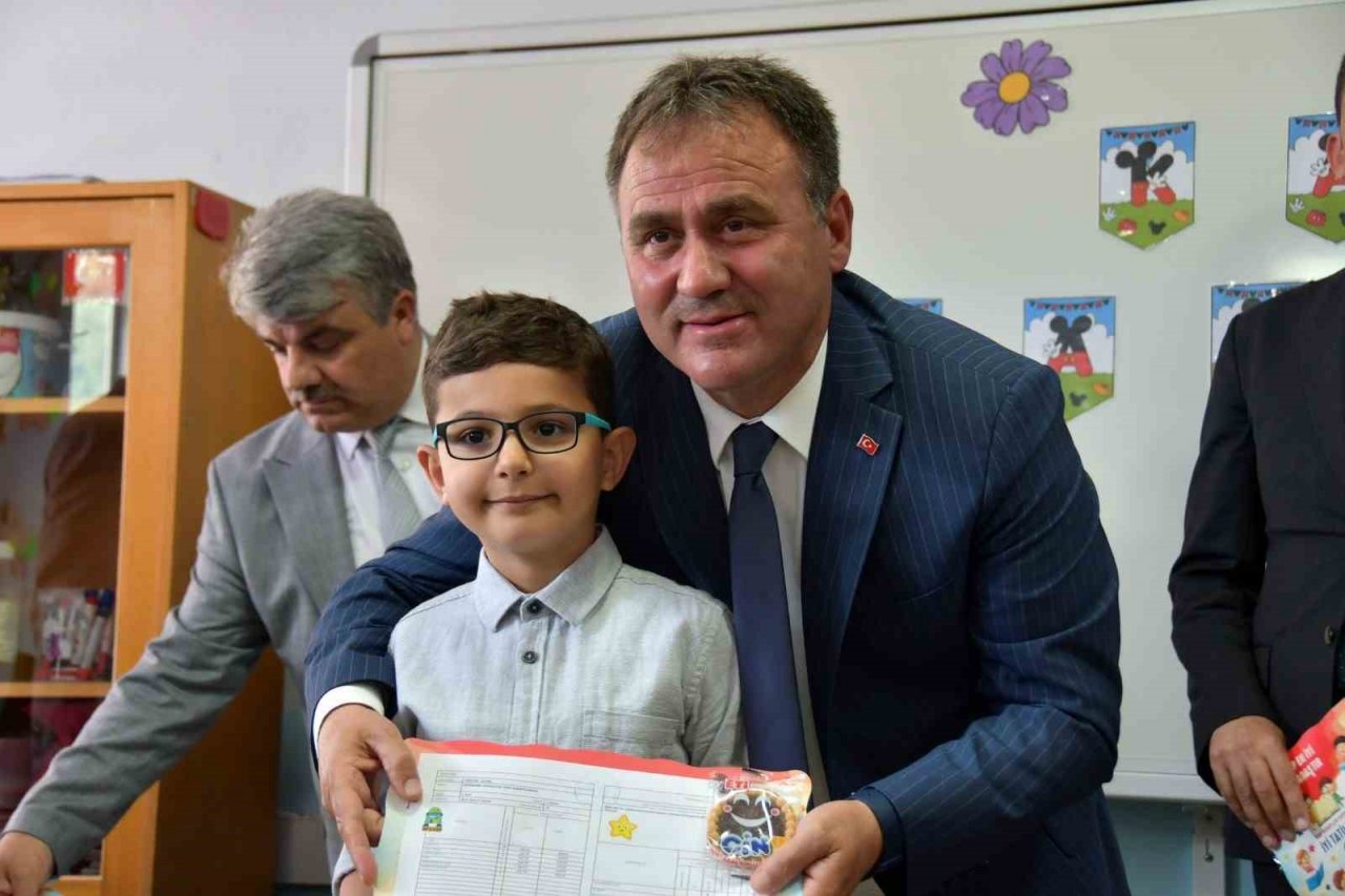 Gümüşhane’de 18 bin 883 öğrenci karne sevinci yaşadı