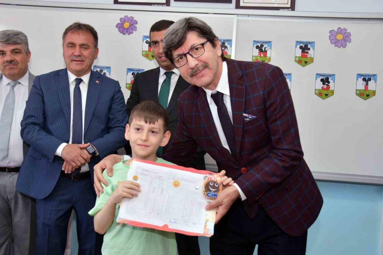 Gümüşhane’de 18 bin 883 öğrenci karne sevinci yaşadı