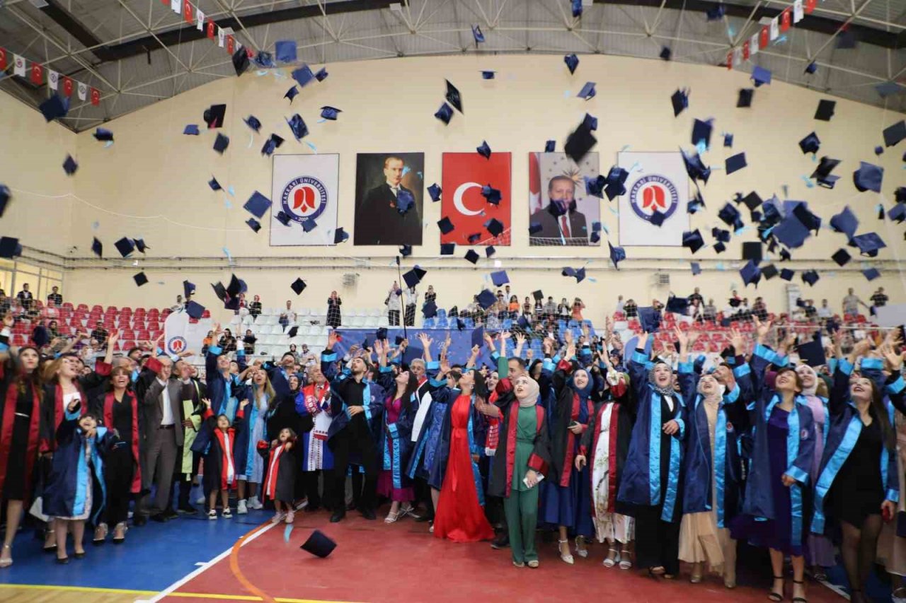 Hakkari Üniversitesinde mezuniyet töreni