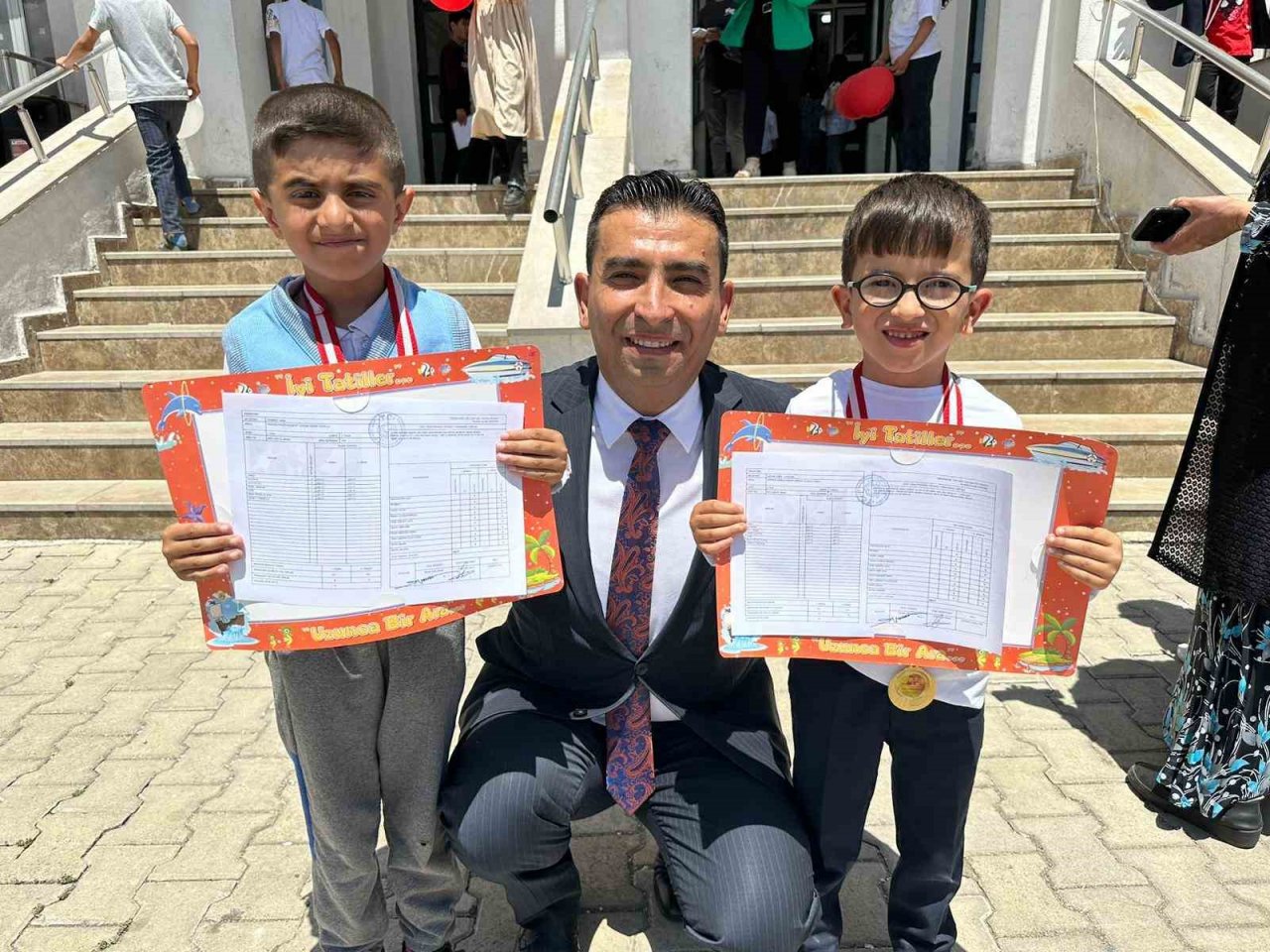 Yüksekova’da karne heyecanı