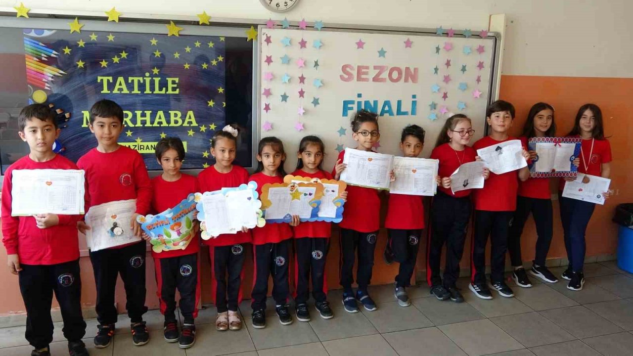 Ordu’da ikiz öğrencilerin karne heyecanı