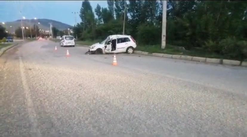 Trafik kazasında yaralanan sürücü hastanede hayatını kaybetti