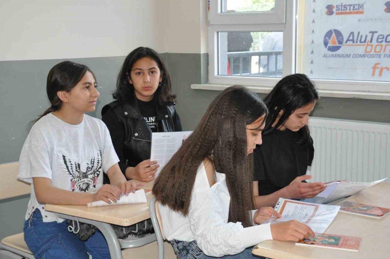 Kars’ta 60 bin öğrenci karne aldı