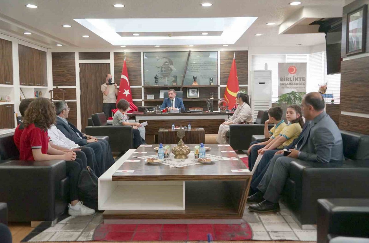 Kastamonu’da öğrenciler 1,5 tondan fazla atık pilin doğayı kirletmesini önledi