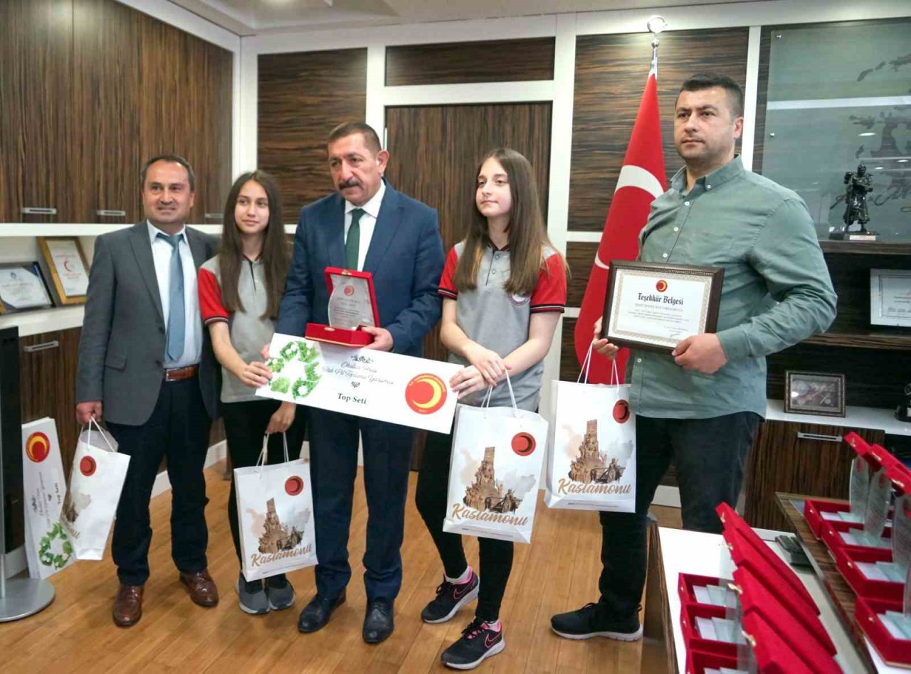 Kastamonu’da öğrenciler 1,5 tondan fazla atık pilin doğayı kirletmesini önledi
