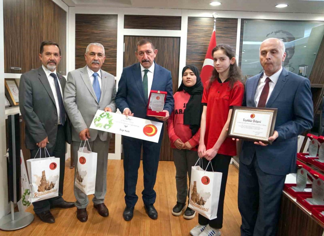 Kastamonu’da öğrenciler 1,5 tondan fazla atık pilin doğayı kirletmesini önledi