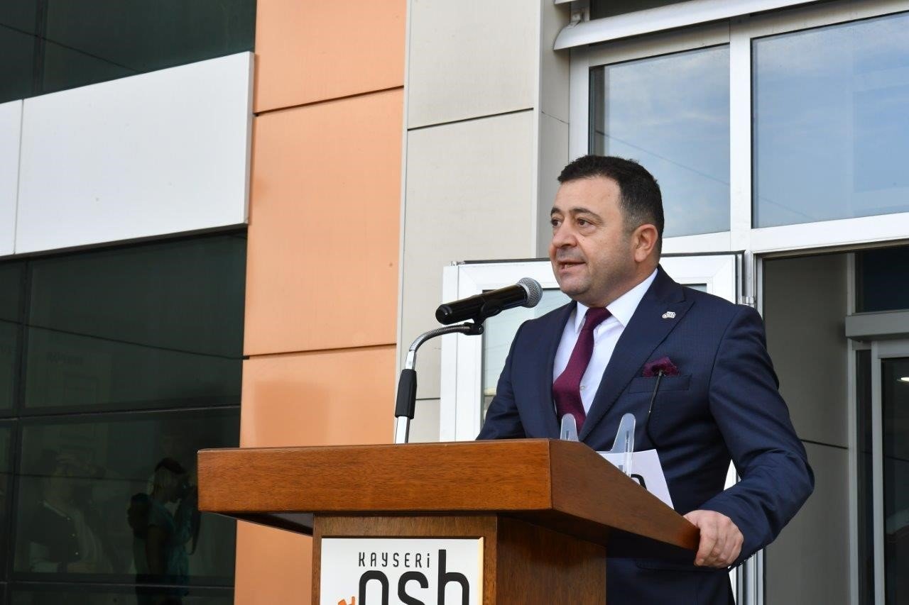 Kayseri OSB Teknik Koleji’nde mezuniyet sevinci