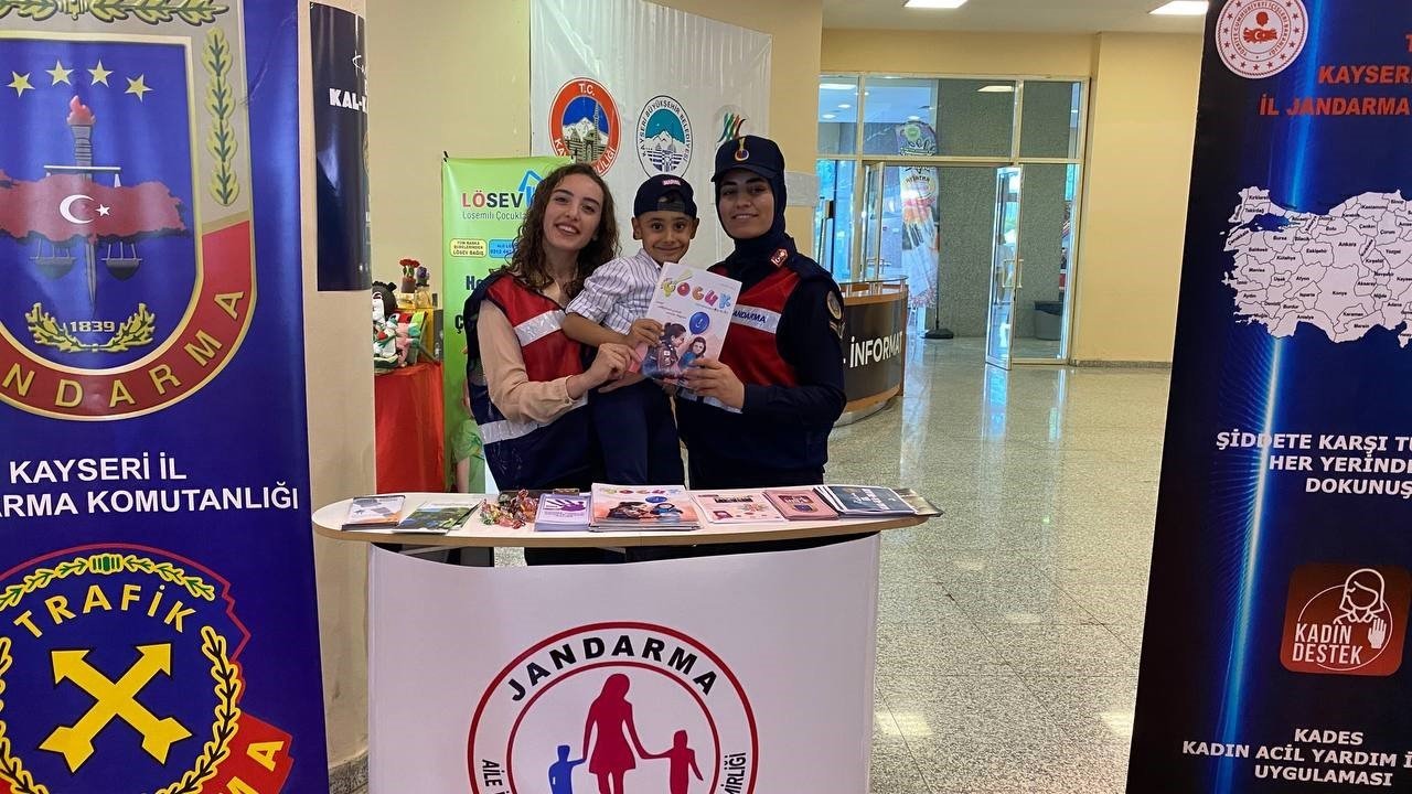 Jandarma, fuara gelen ziyaretçileri bilgilendirdi