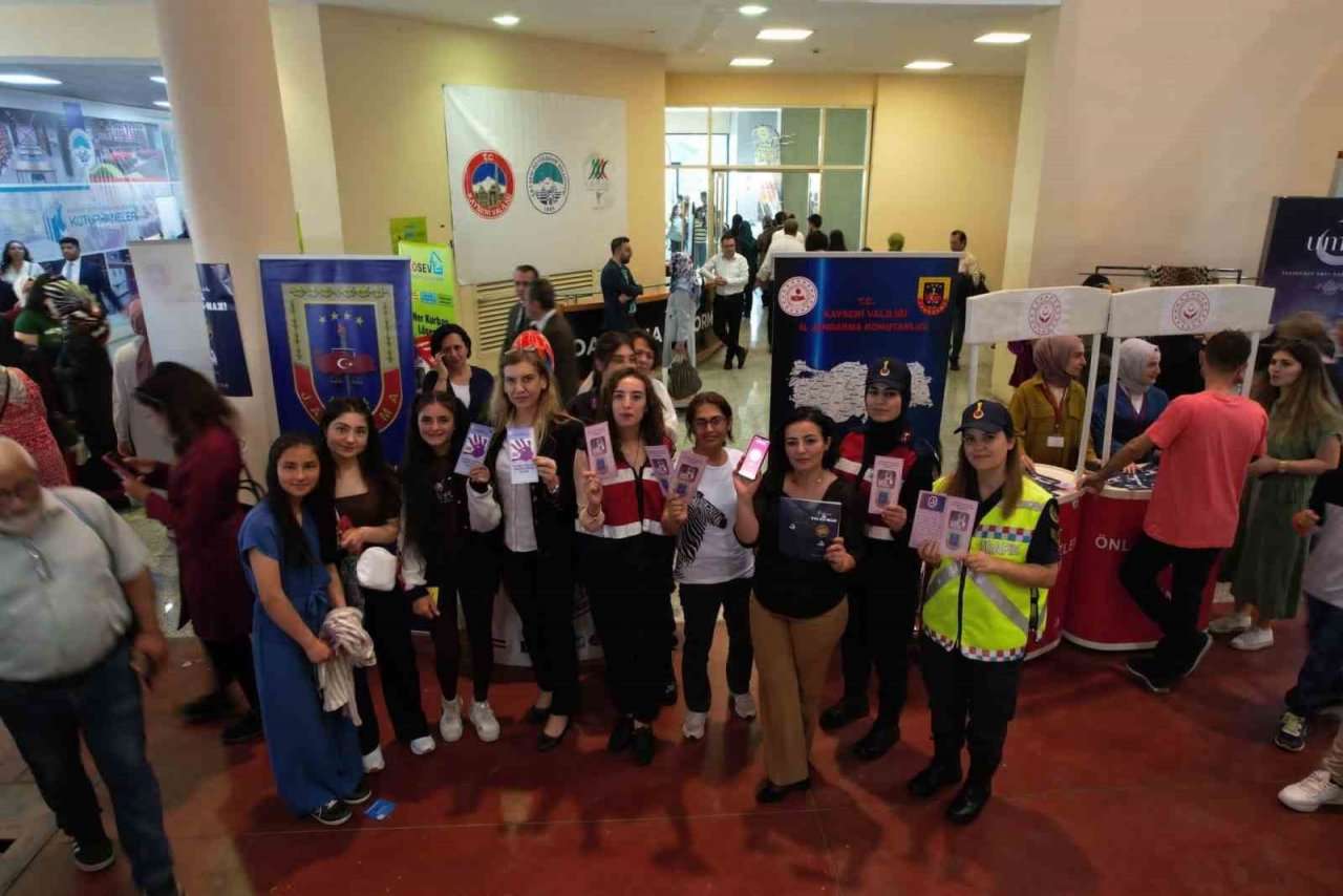 Jandarma, fuara gelen ziyaretçileri bilgilendirdi