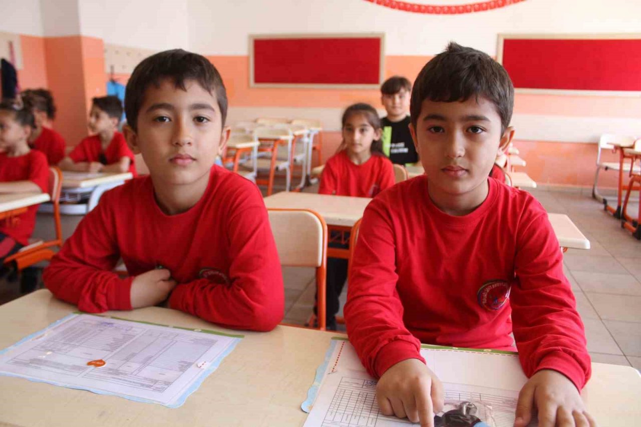 Ordu’da ikiz öğrencilerin karne heyecanı