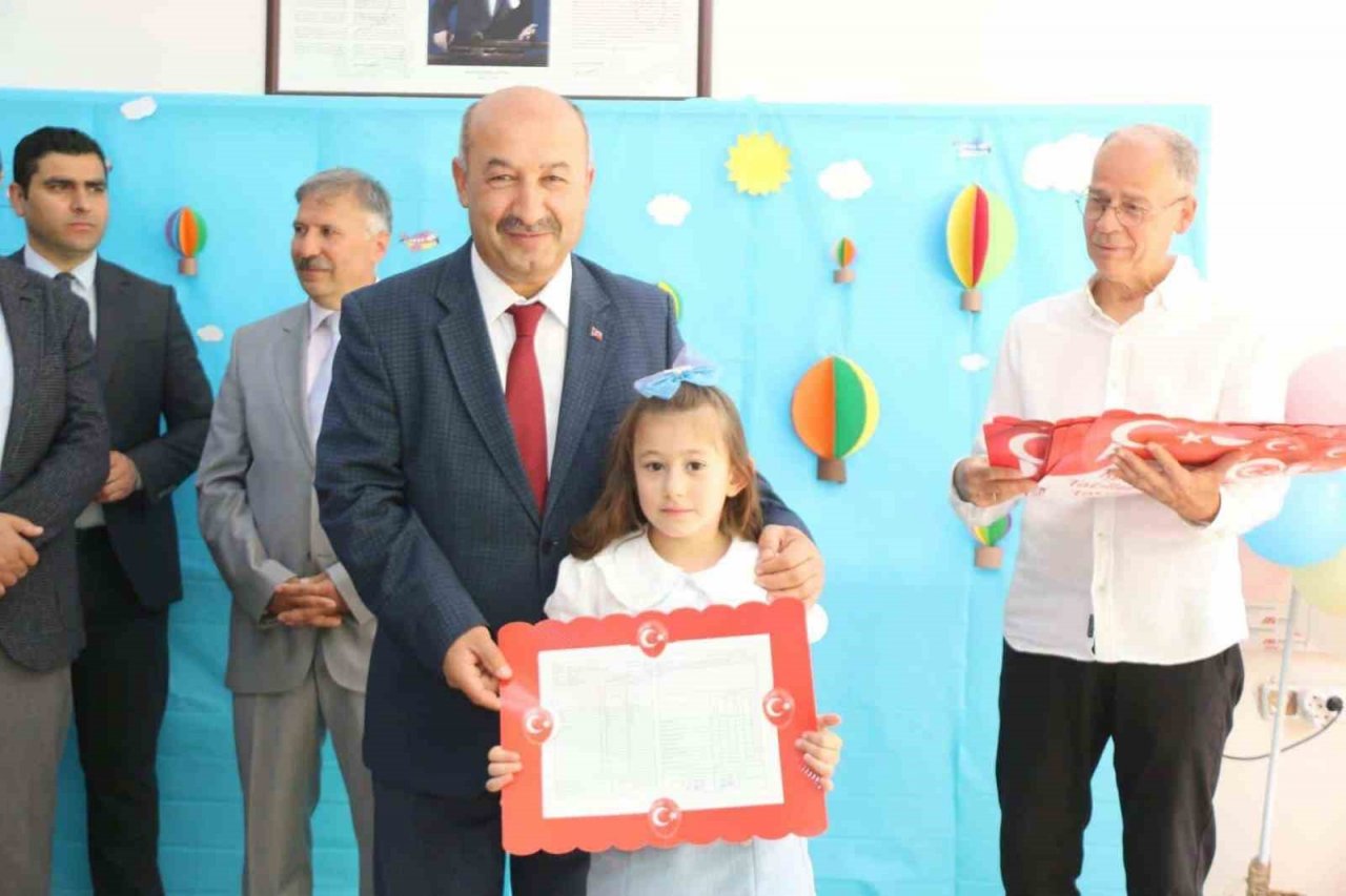 Kütahya’da 98 bin 465 öğrenci, 595 okulda karne heyecanı yaşadı