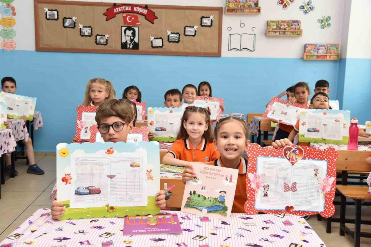 Öğrencilerin karnesi Vali Karadeniz’den