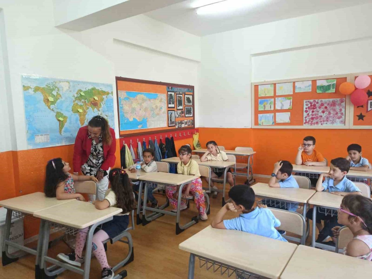 Marmaris’te öğrenciler karnelerini aldı