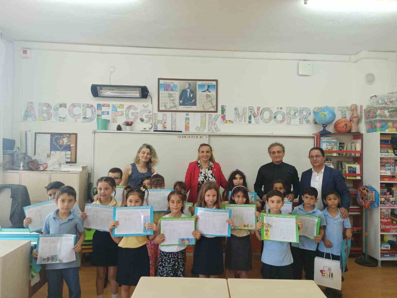 Marmaris’te öğrenciler karnelerini aldı