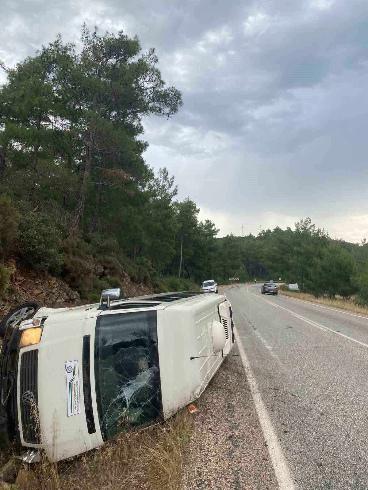 Marmaris’te personel taşıyan minibüs kaza yaptı: 8 yaralı