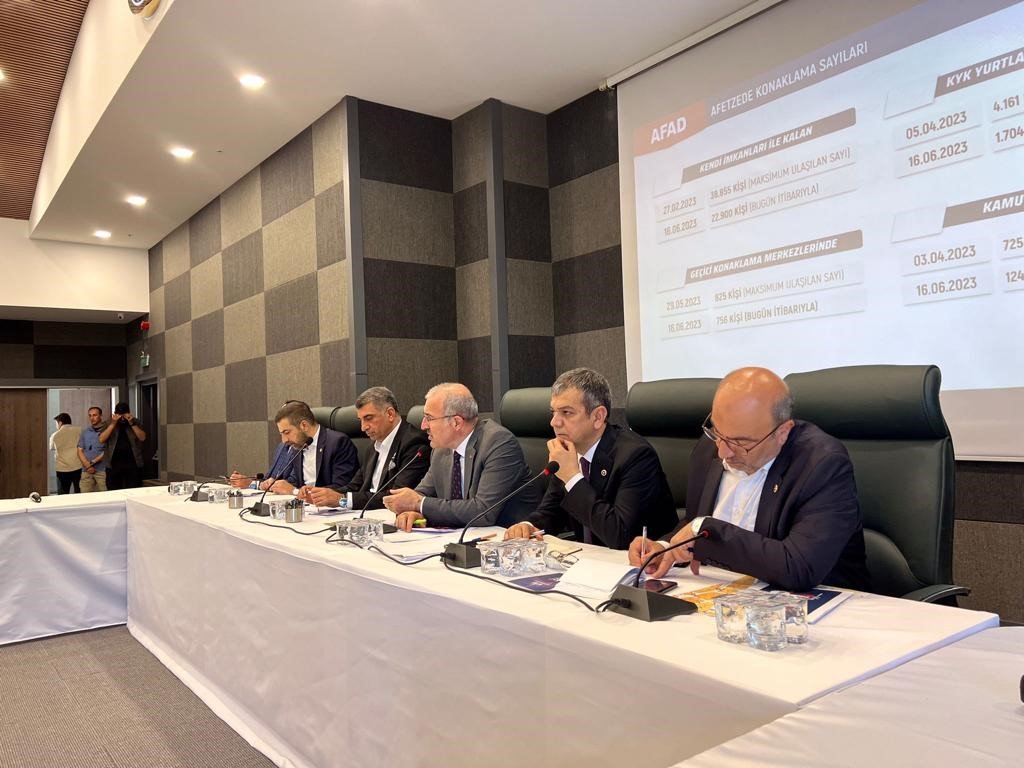 Elazığ protokolü muhtarla bir araya geldi