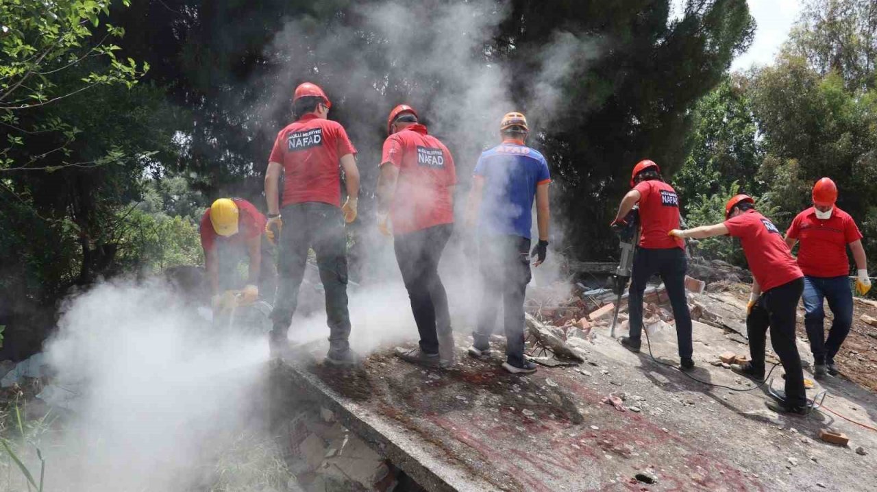 NAFAD’ın tatbikatı nefes kesti