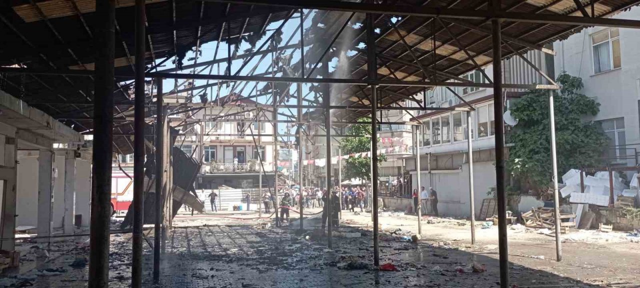 Ordu’da yıkımı süren işyerinde çıkan yangın söndürüldü