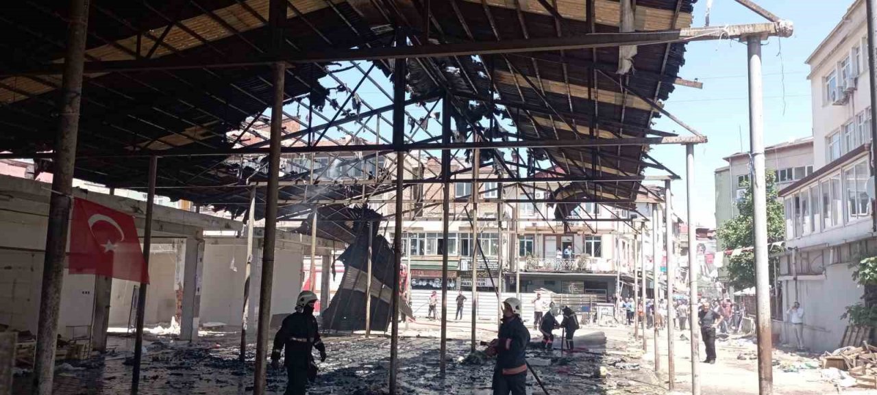 Ordu’da yıkımı süren işyerinde çıkan yangın söndürüldü