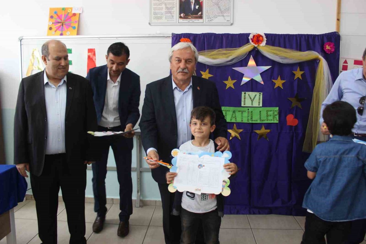 Osmaneli’nde öğrencilerin karne heyecanı