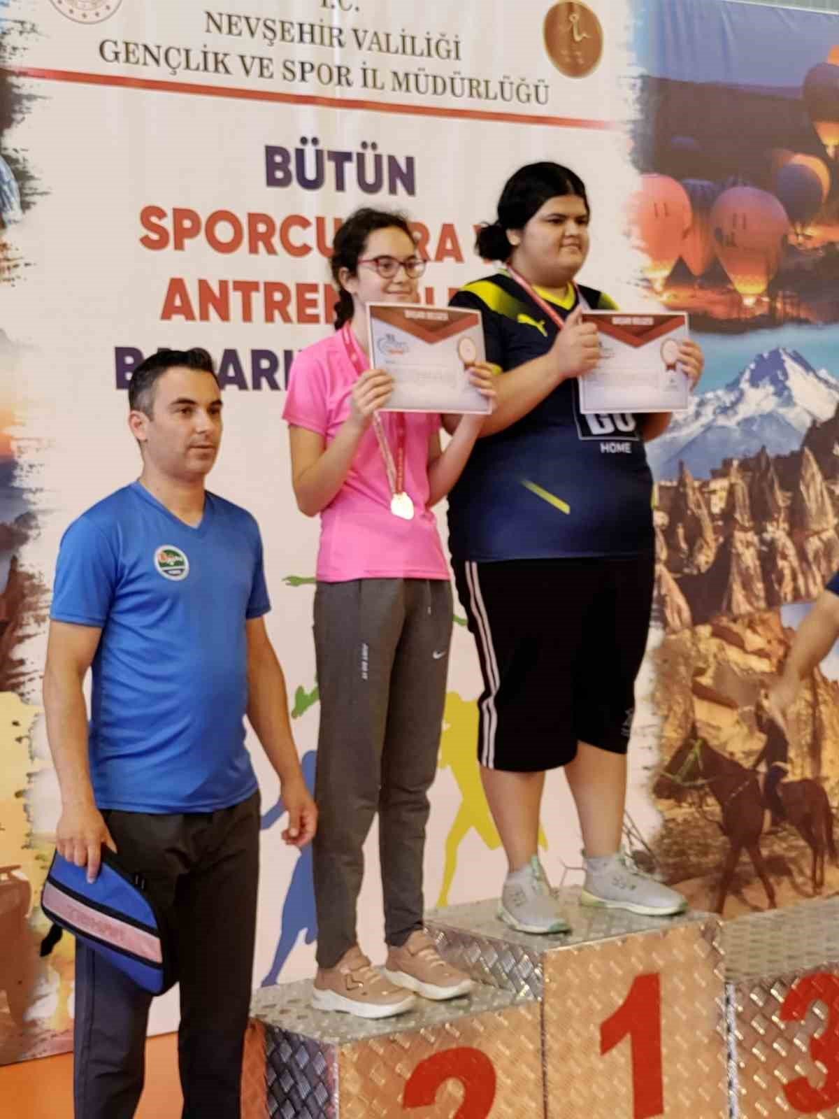 Otizmli gençler madalya sevinçlerini Başkan Çerçioğlu ile paylaştılar