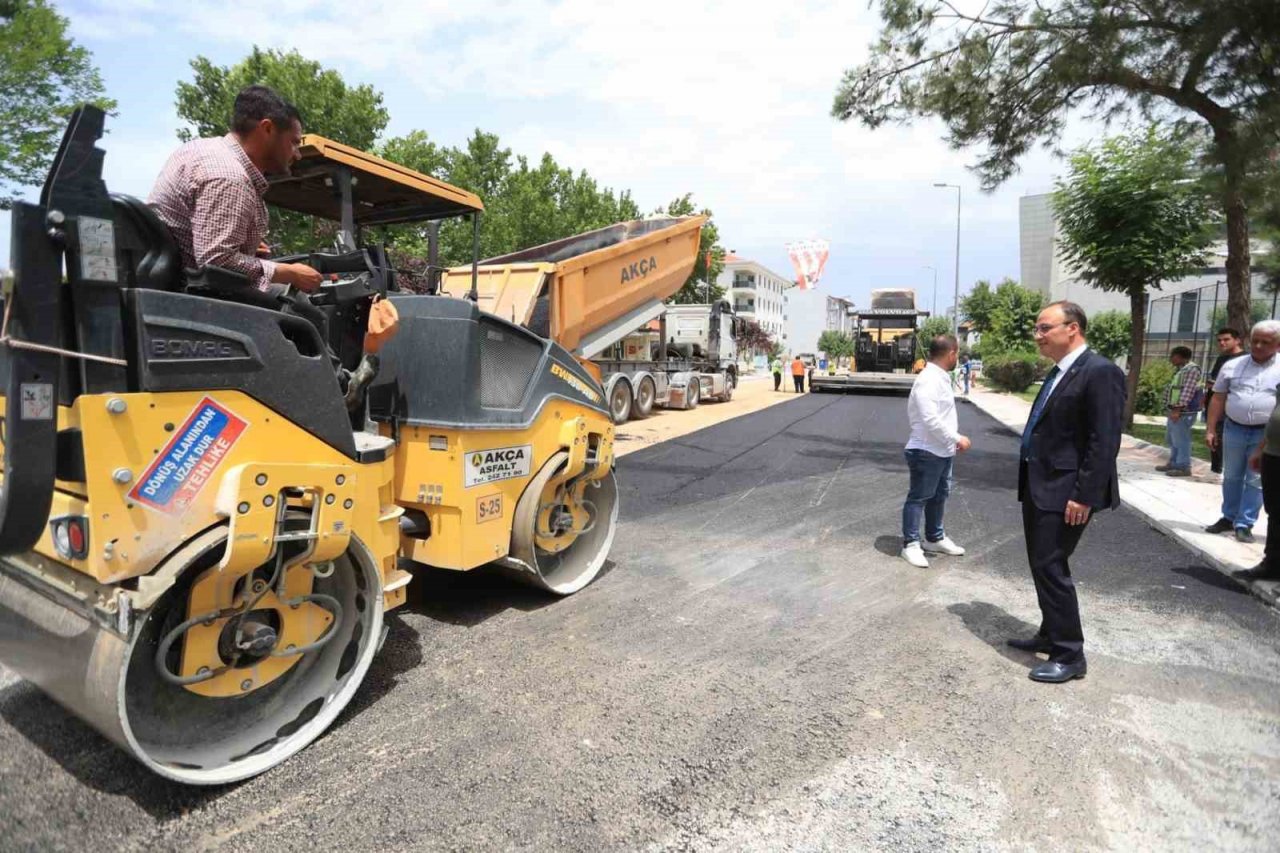 Pamukkale’de mahalleler toz ve çamurdan kurtarılıyor