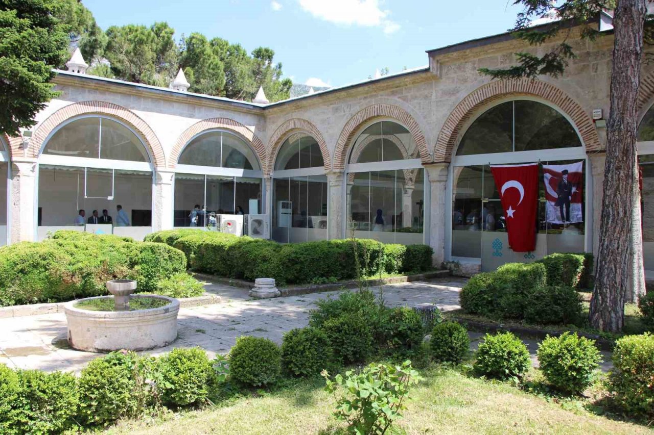 Amasya’da restorasyonu tamamlanan Bayezid Yazma Eser Kütüphanesi açıldı