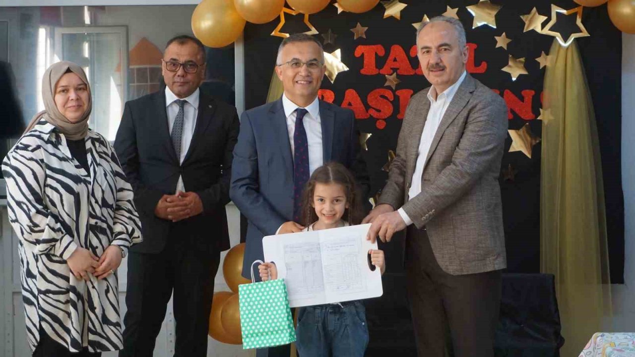 Rize’de öğrenciler karne heyecanı yaşadı