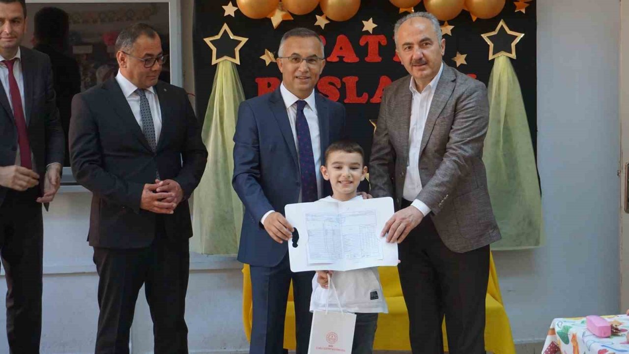 Rize’de öğrenciler karne heyecanı yaşadı