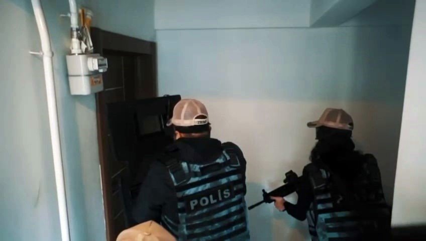 Film sahnesi değil, TEM’in operasyonu: 12 gözaltı